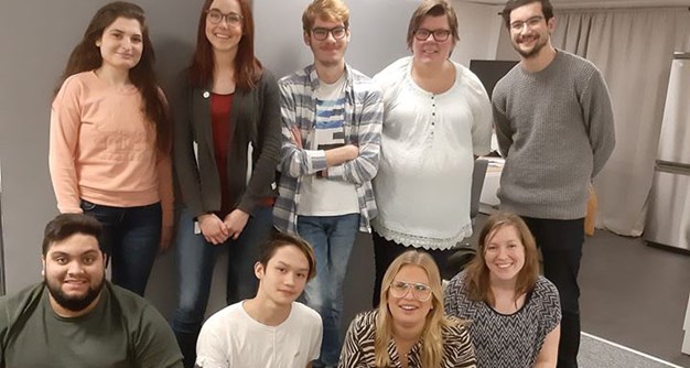 Foto på en grupp människor som har styrelseutbildning med Carin från ABF