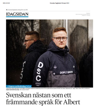 Sida ur Svenska Dagbladet. Albert Telon står lutad mot ett svart fönster. Det regnar.